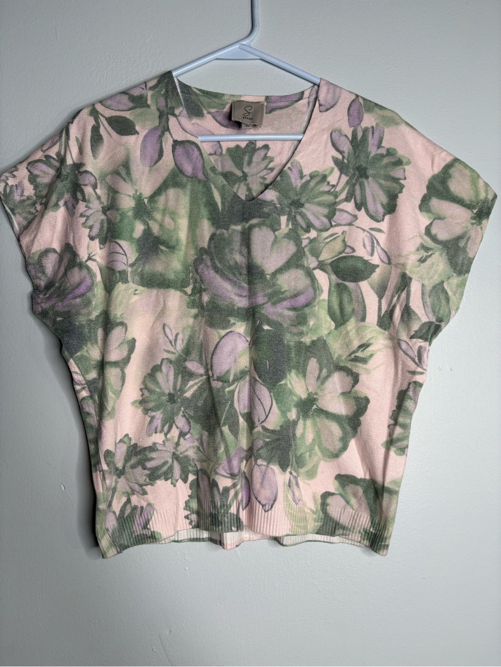 Sioni Soft Floral V-Neck Top - Pink & Green Size Medium